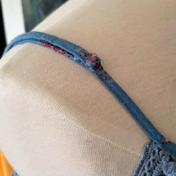 Angie Boho Blue Floral Cold Shoulder Top Size Medium - Picture 6 of 13